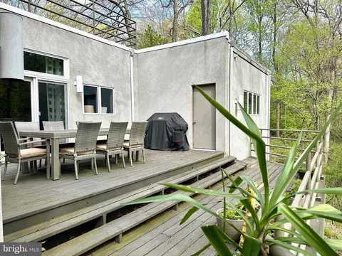 Exterior - 14 Pine Ridge Ln, Reading, PA 19607 photo 7 of 10