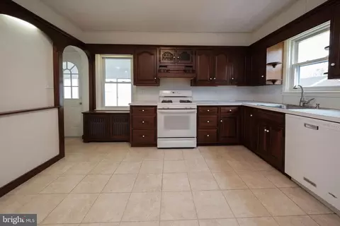 Kitchen - 1366 Kenhorst Blvd, Reading, PA 19607 photo 2 of 2