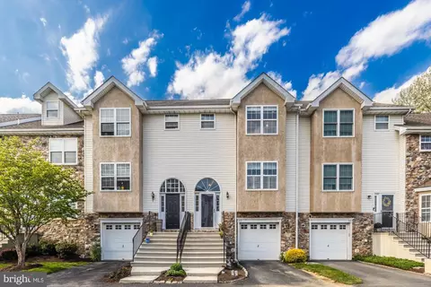 2004 Hampton Ct, Morgantown, PA 19543