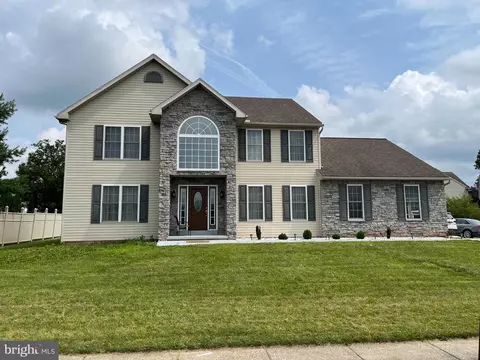 102 W Welsh Dr, Douglassville, PA 19518