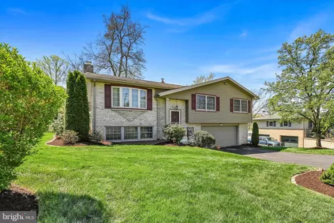 152 Castleton Dr, Reading, PA 19607
