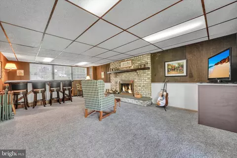 Living - 152 Castleton Dr, Reading, PA 19607 photo 5 of 5