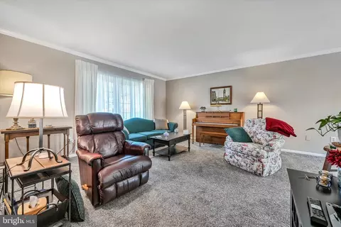 Living - 152 Castleton Dr, Reading, PA 19607 photo 2 of 5