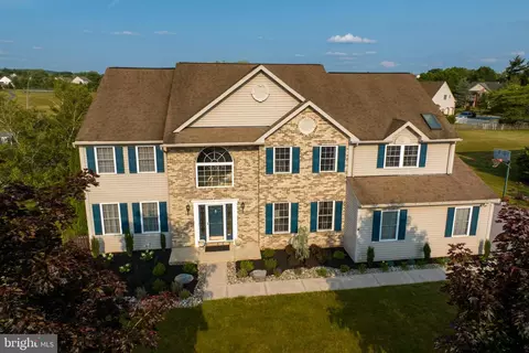 104 Spring View Dr, Douglassville, PA 19518