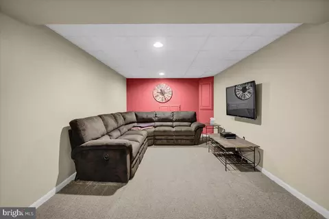 Living - 17 Whitepine Gulch, Reading, PA 19607 photo 4 of 5