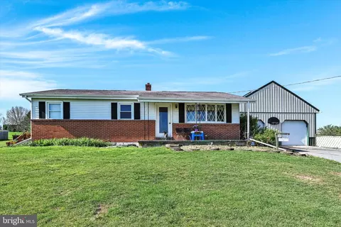 820 Frystown Rd, Myerstown, PA 17067