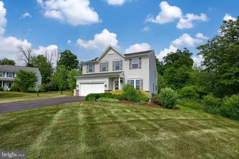 5107 Peach Blossom Dr, Douglassville, PA 19518