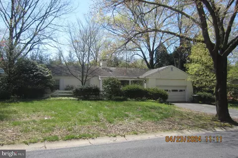 18 Oriole Dr, Wyomissing, PA 19610