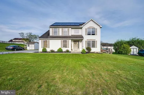 48 Walnut Dr E, Bernville, PA 19506