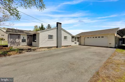 1175 Main St, Shoemakersville, PA 19555