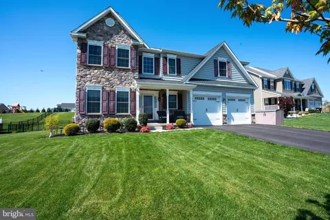 420 Green Meadow Dr, Douglassville, PA 19518