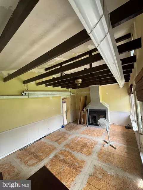 Living - 811 Philadelphia Ave, Reading, PA 19607 photo 1 of 2