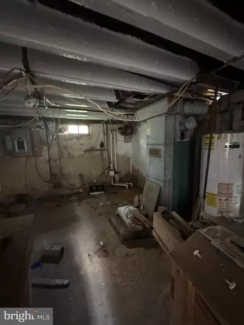 Entry Way - 811 Philadelphia Ave, Reading, PA 19607 photo 7 of 8