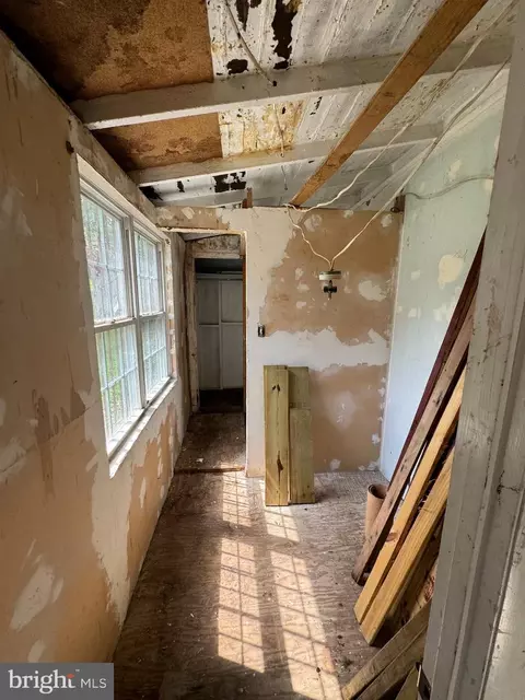 Entry Way - 811 Philadelphia Ave, Reading, PA 19607 photo 6 of 8