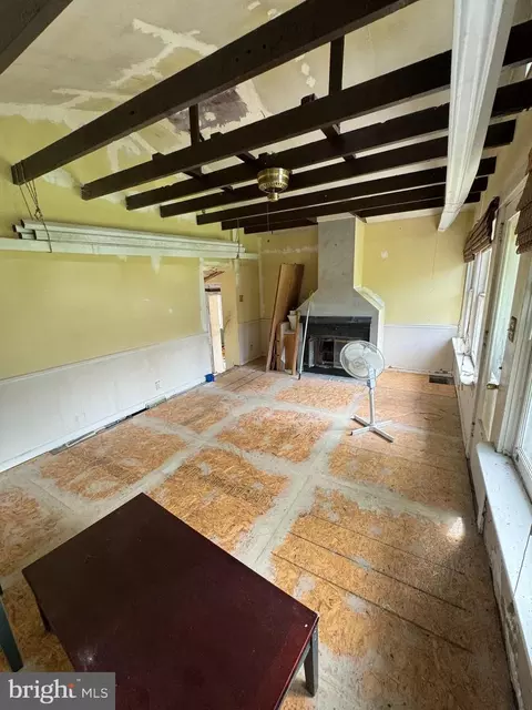 Living - 811 Philadelphia Ave, Reading, PA 19607 photo 2 of 2