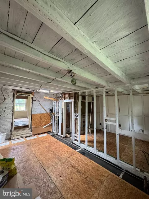 Entry Way - 811 Philadelphia Ave, Reading, PA 19607 photo 3 of 8