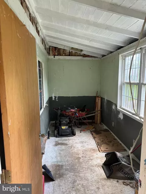 Entry Way - 811 Philadelphia Ave, Reading, PA 19607 photo 1 of 8