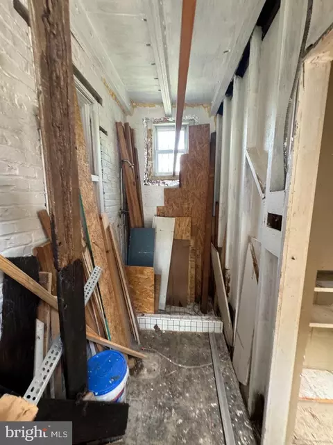 Entry Way - 811 Philadelphia Ave, Reading, PA 19607 photo 5 of 8