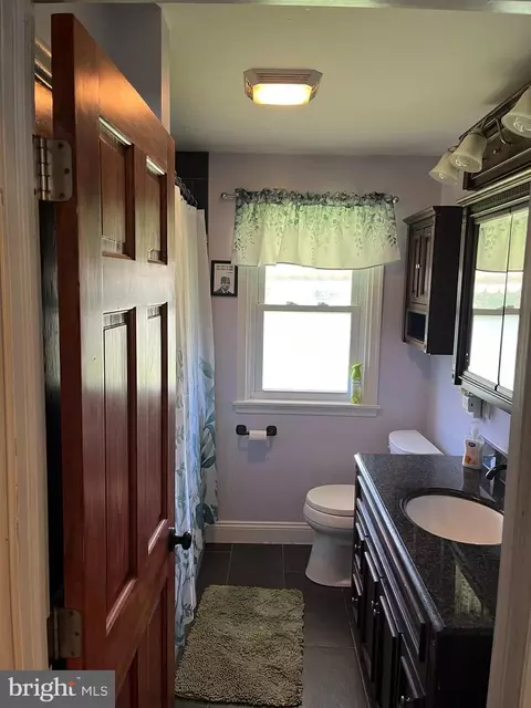 Bath - 2040 Dennis Dr, Reading, PA 19601 photo 1 of 1