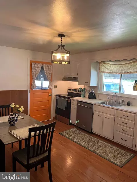 Kitchen - 2040 Dennis Dr, Reading, PA 19601 photo 1 of 2