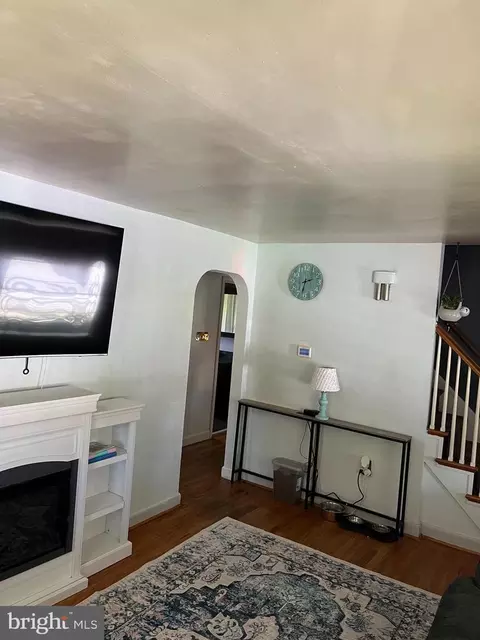 Entry Way - 2040 Dennis Dr, Reading, PA 19601 photo 3 of 5