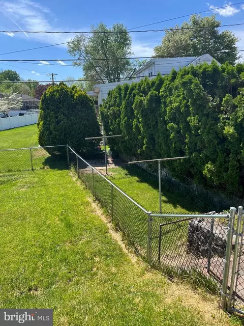Exterior - 2040 Dennis Dr, Reading, PA 19601 photo 4 of 4