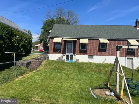 Exterior - 2040 Dennis Dr, Reading, PA 19601 photo 3 of 4