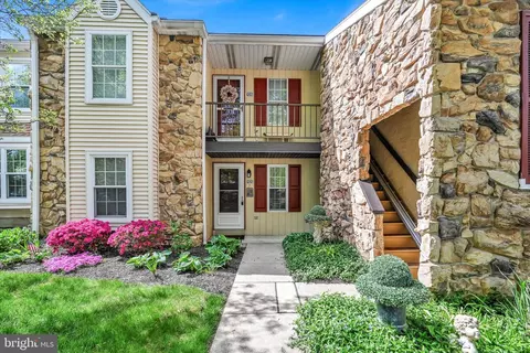 105 Valley Greene Cir, Wyomissing, PA 19610