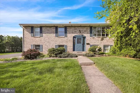 6 Aspen Ct, Douglassville, PA 19518