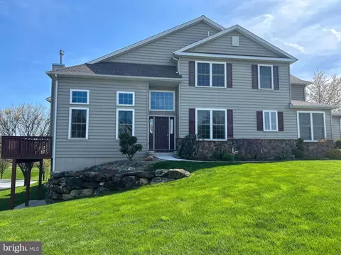 201 Ridgeview Dr, Morgantown, PA 19543