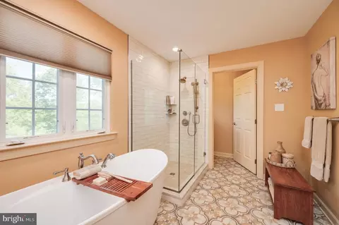Bath - 7 Brookfield Ave, Reading, PA 19608 photo 4 of 7
