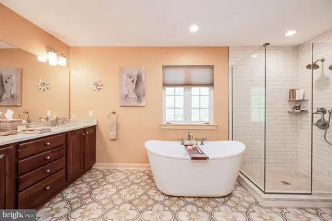 Bath - 7 Brookfield Ave, Reading, PA 19608 photo 2 of 7