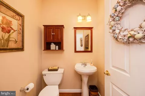 Bath - 7 Brookfield Ave, Reading, PA 19608 photo 1 of 7