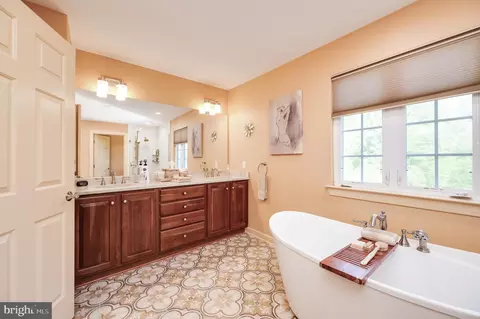 Bath - 7 Brookfield Ave, Reading, PA 19608 photo 3 of 7
