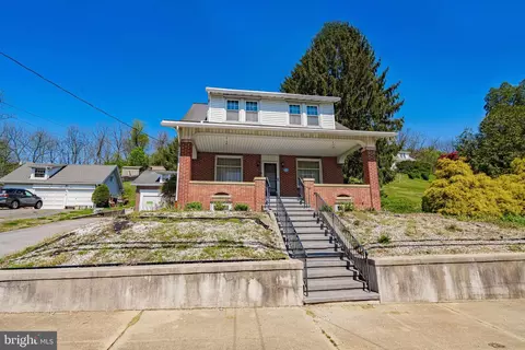 327 Main St, Leesport, PA 19533