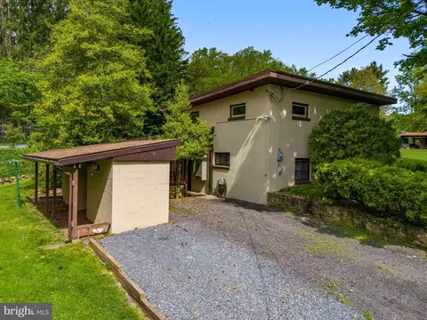 36 Magnolia Ln, Temple, PA 19560
