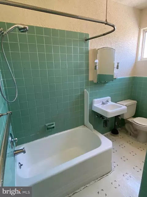 1235 Spring St, Reading, PA 19604 photo 8