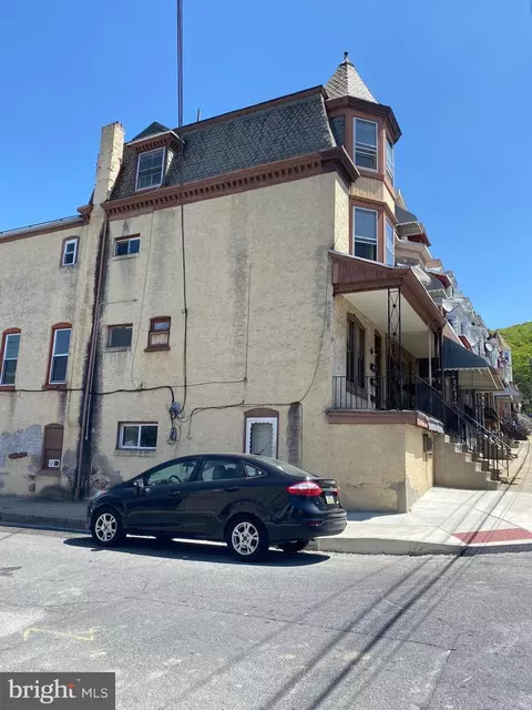 1235 Spring St, Reading, PA 19604 photo 2