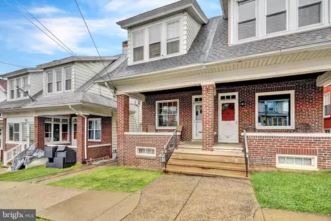 49 Crestmont St, Reading, PA 19611