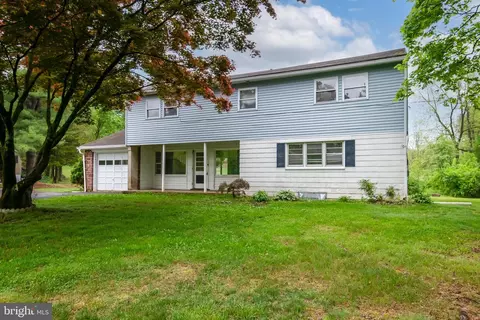 73 Golf Course Rd, Mohnton, PA 19540