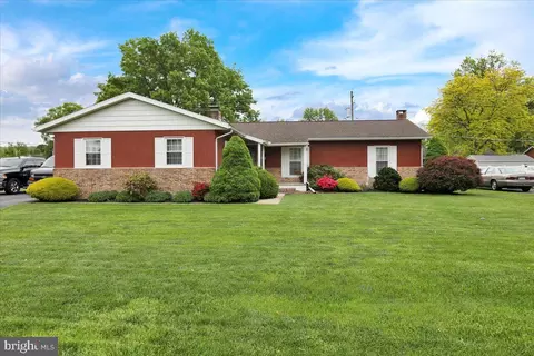 408 W Spring St, Fleetwood, PA 19522