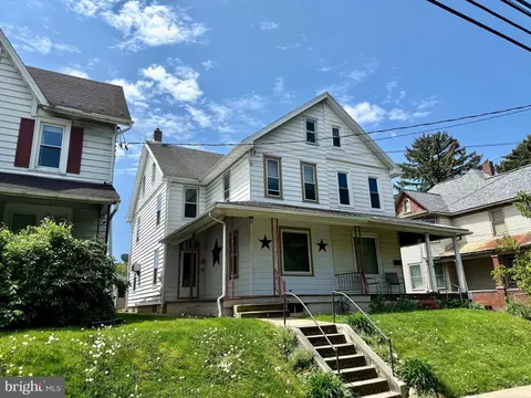 332 W Penn Ave, Robesonia, PA 19551