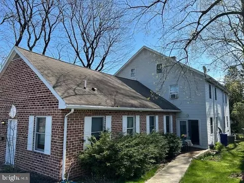 254 W Franklin St, Womelsdorf, PA 19567