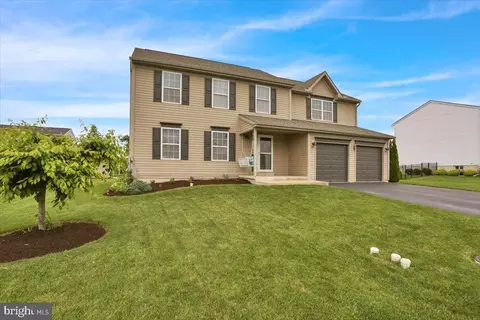 Exterior - 33 Solvay Dr, Reading, PA 19605 photo 3 of 7