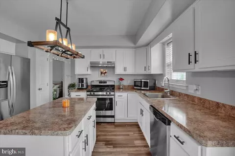 Kitchen - 33 Solvay Dr, Reading, PA 19605 photo 2 of 3