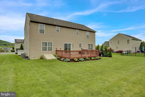 Exterior - 33 Solvay Dr, Reading, PA 19605 photo 5 of 7