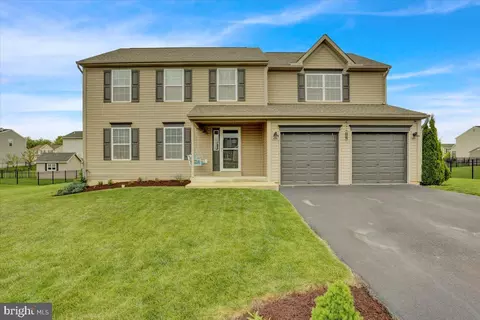 Exterior - 33 Solvay Dr, Reading, PA 19605 photo 2 of 7