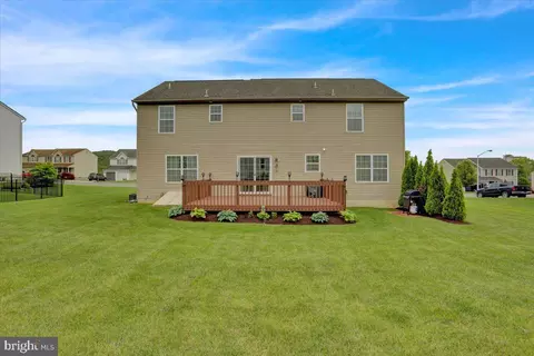 Exterior - 33 Solvay Dr, Reading, PA 19605 photo 6 of 7