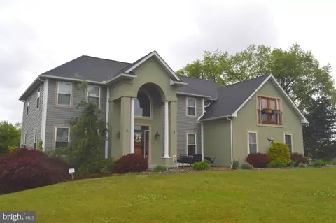 104 Meadow View Dr, Reading, PA 19605