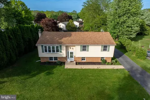 27 Wagon Way, Oley, PA 19547